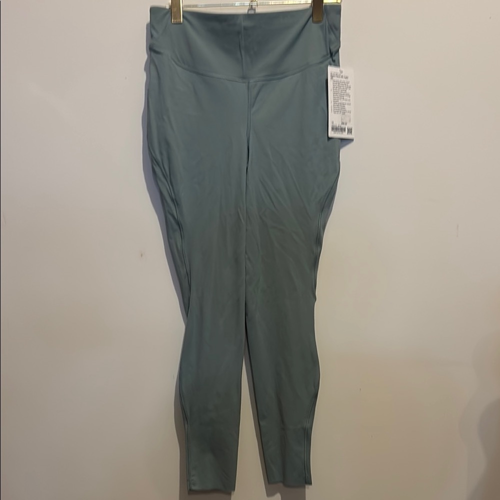 Lululemon Base Pace High-Rise Tight 28"
Misty Glade size 12 nwt